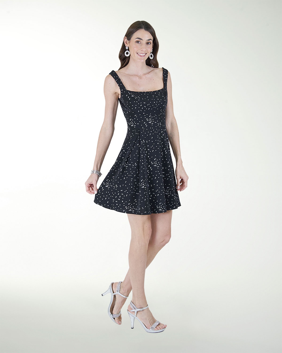 VESTIDO DA  CIRCULAR ESCOTE CUADRADO