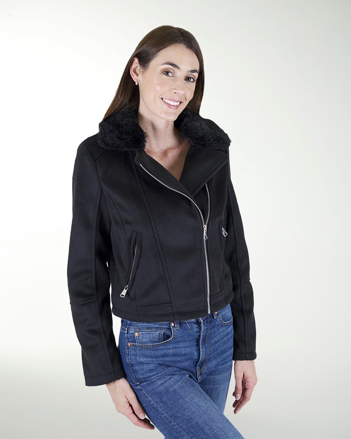 CHAQUETA CORTA CON PELO SINTETICO