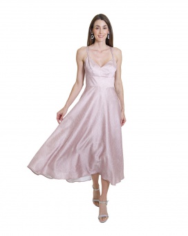 VESTIDO DA ESCOTE EN LA ESPALDA