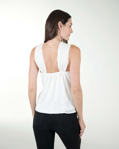 BLUSA HALTER CON NUDO EN  ESCOTE