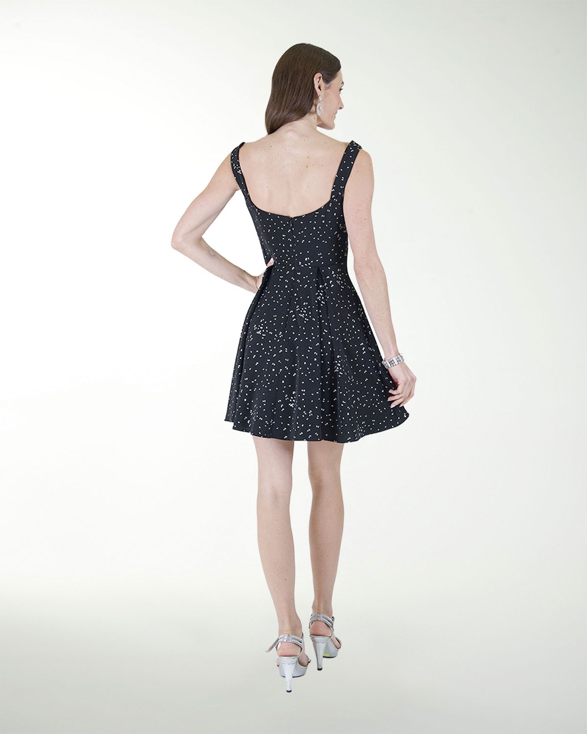 VESTIDO DA  CIRCULAR ESCOTE CUADRADO