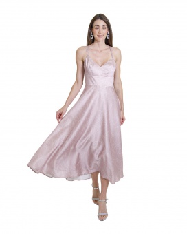 VESTIDO DA ESCOTE EN LA ESPALDA