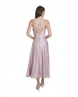 VESTIDO DA ESCOTE EN LA ESPALDA