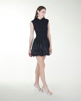 VESTIDO TIPO GLOBO CUELLO ALTO