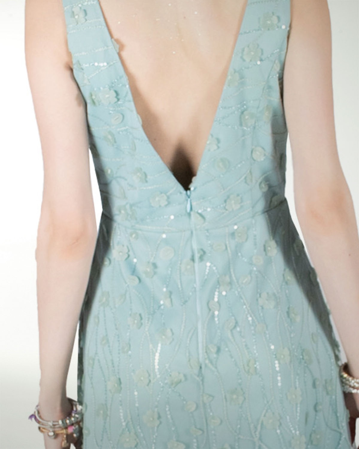 VESTIDO CL ESCOTE EN V EN TELA 3D