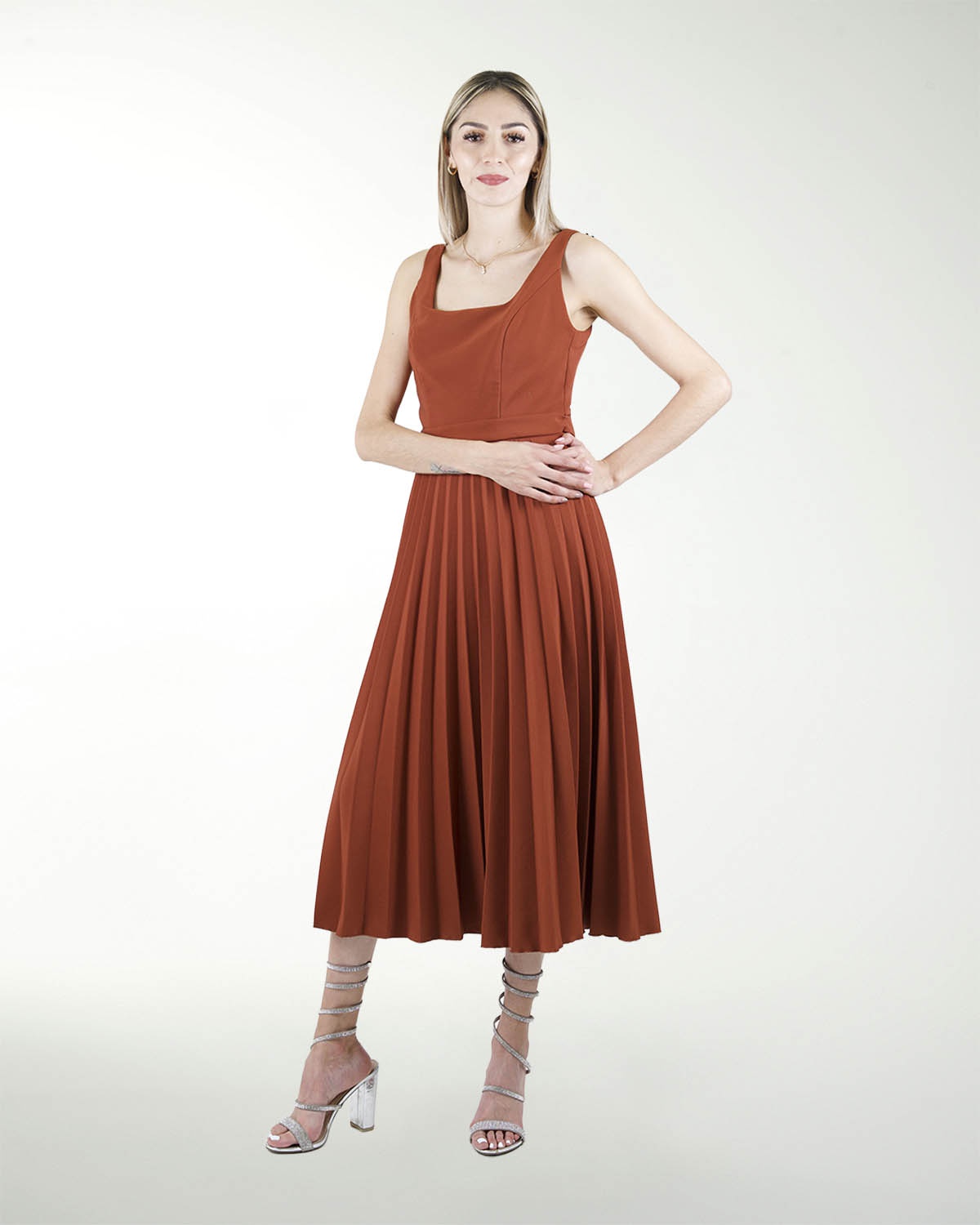 VESTIDO DA FALDA TABLEADA