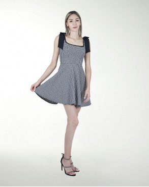 VESTIDO CASUAL ESCOTE CUADRADO CON MOÑOS