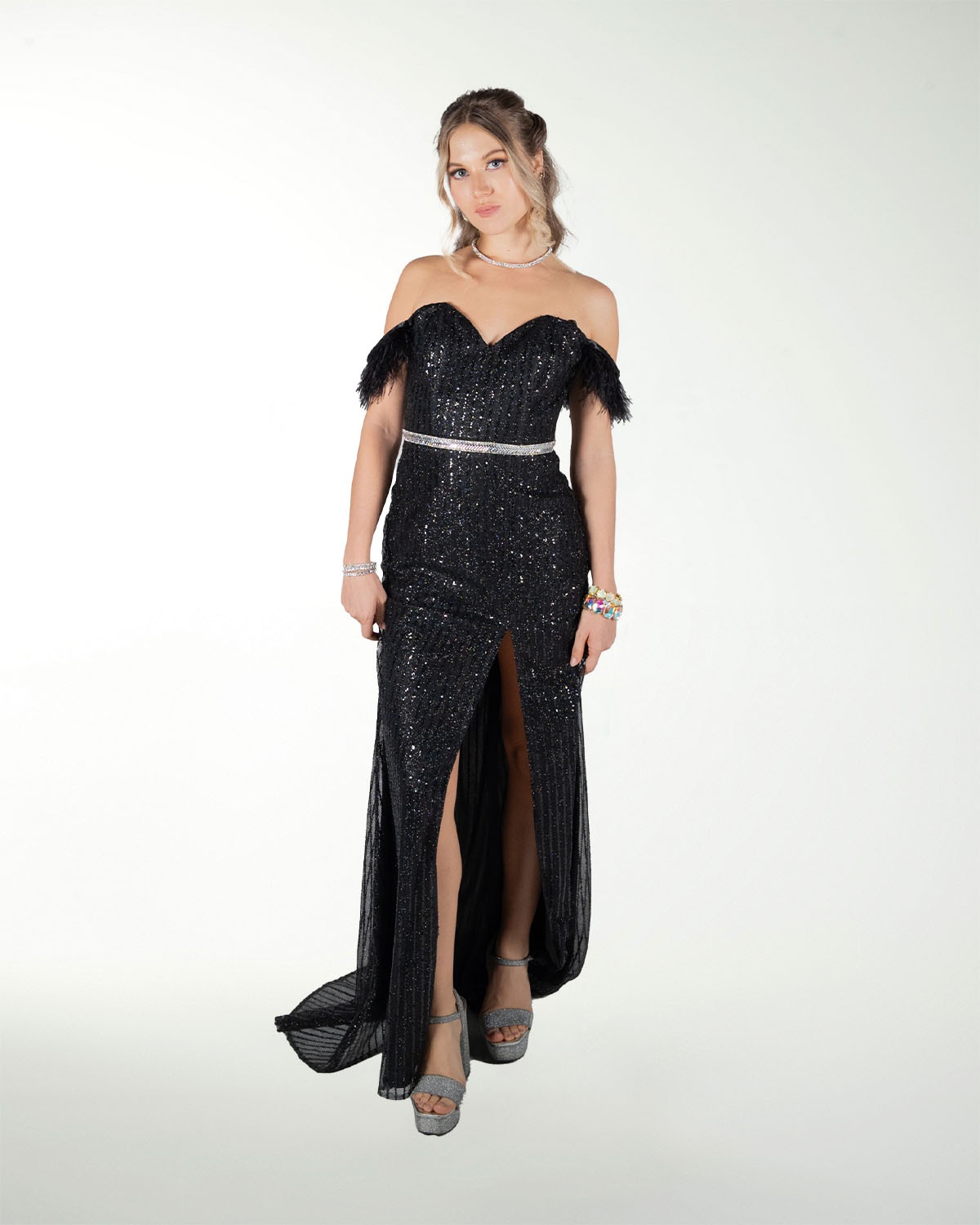 VESTIDO CL CON PLUMAS EN TIRANTE