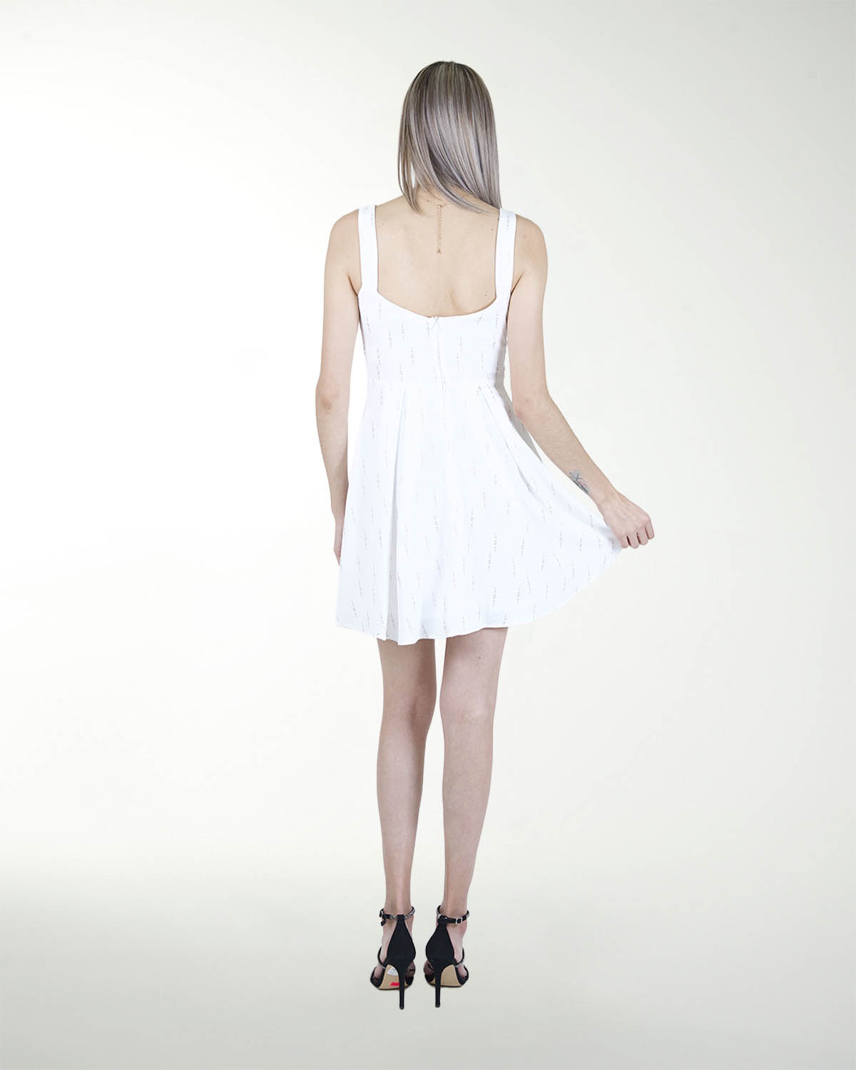 VESTIDO DA  CIRCULAR ESCOTE CUADRADO