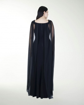 VESTIDO TE CON MANGAS Y FLORES EN HOMBRO