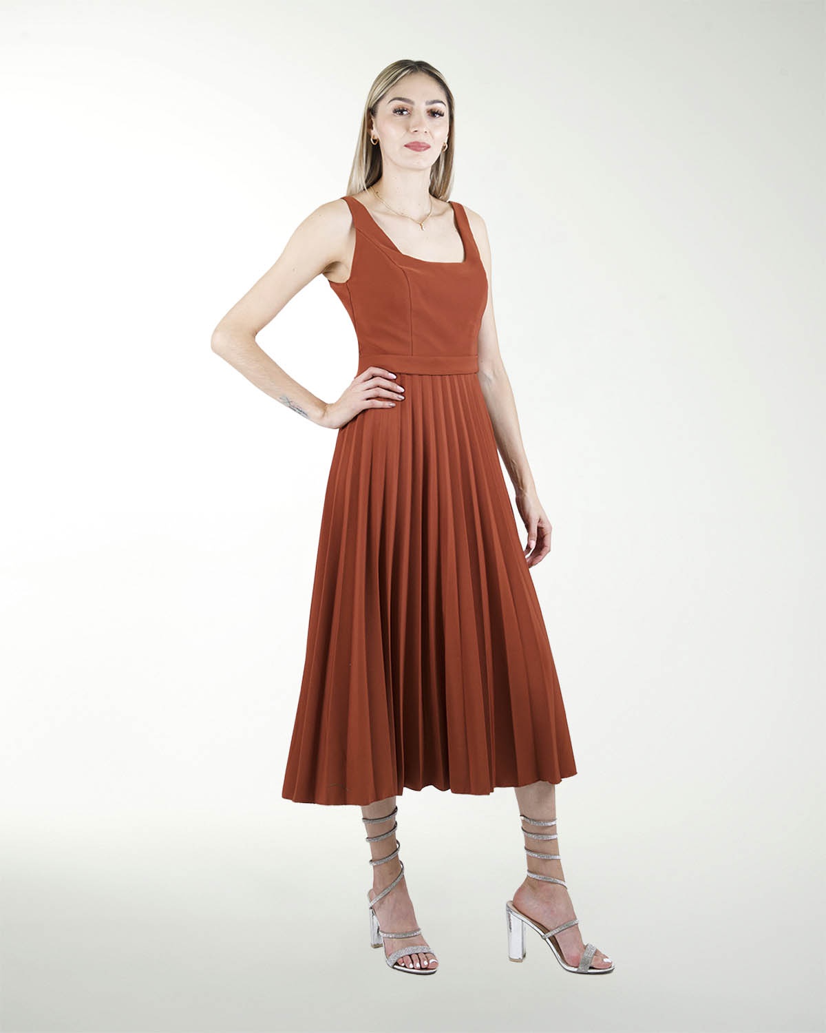 VESTIDO DA FALDA TABLEADA