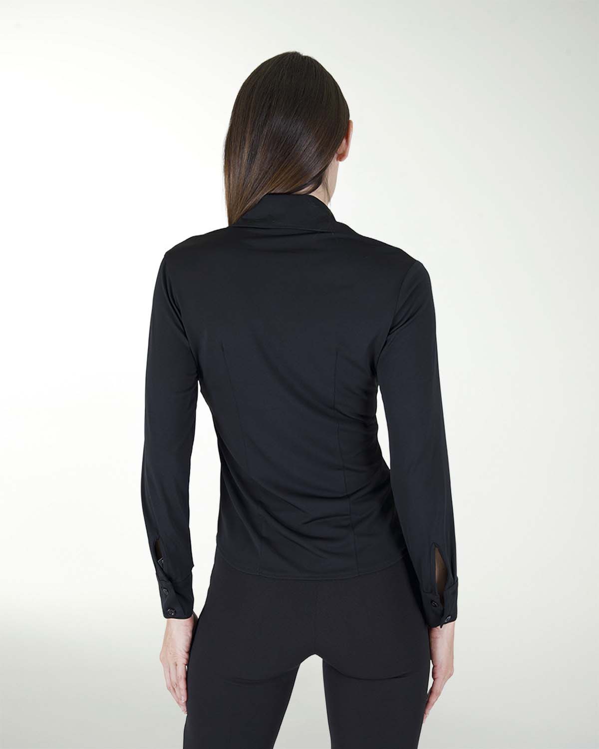 BLUSA CON CUELLO CAMISERO MANGA LARGA BOTON EN PUÃOS