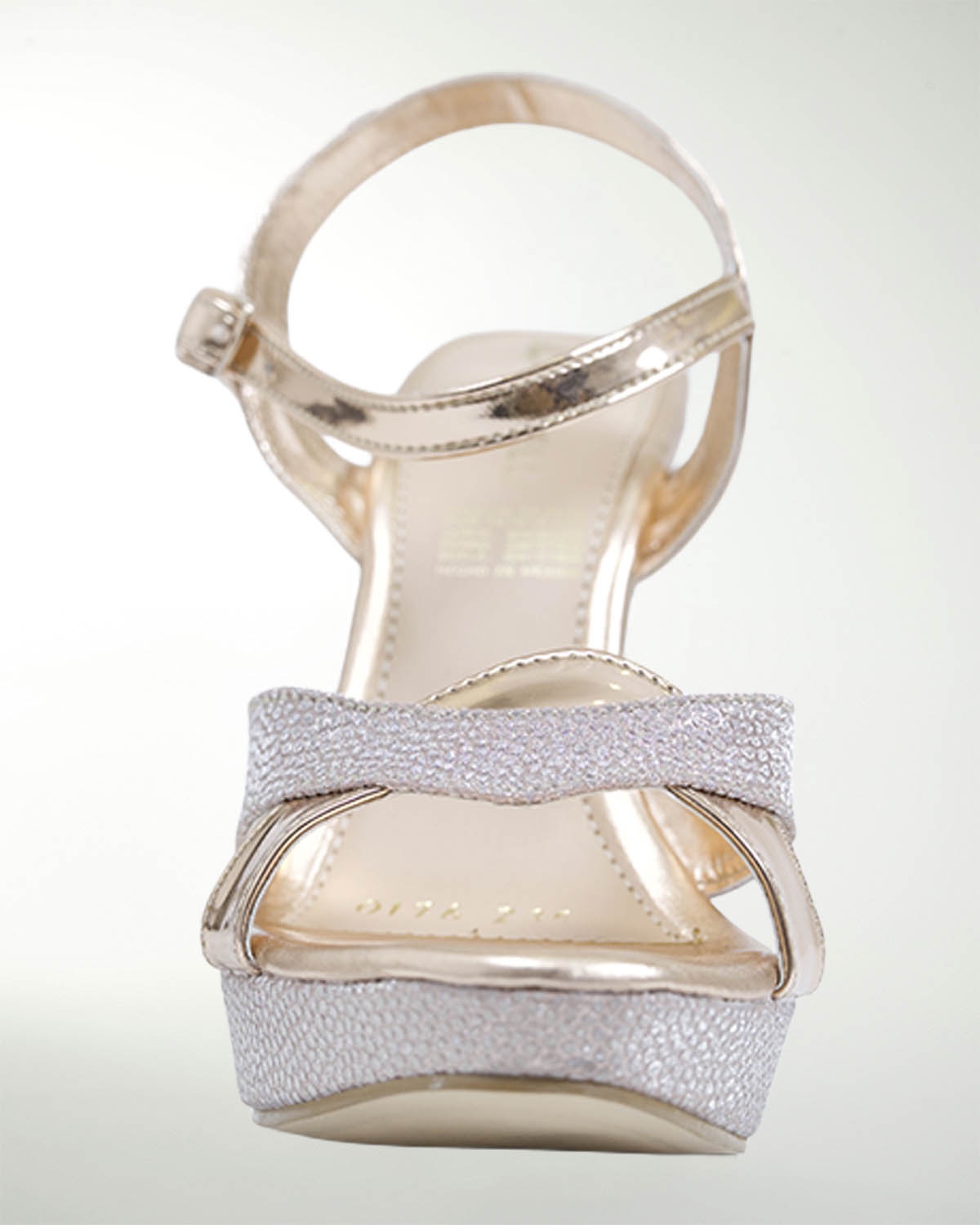 ZAPATO DE FIESTA CON DESTELLOS DE BRILLO