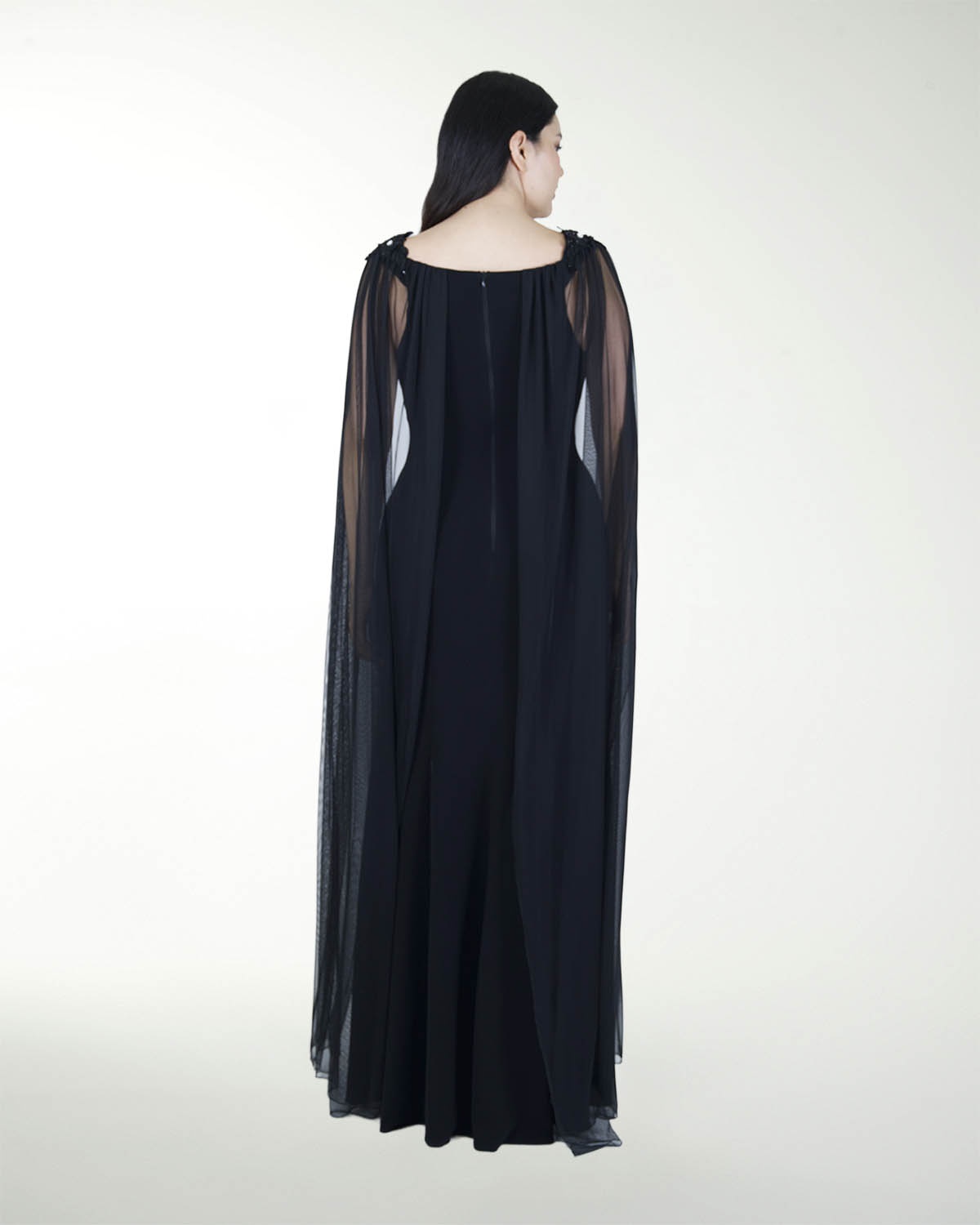 VESTIDO TE CON MANGAS Y FLORES EN HOMBRO