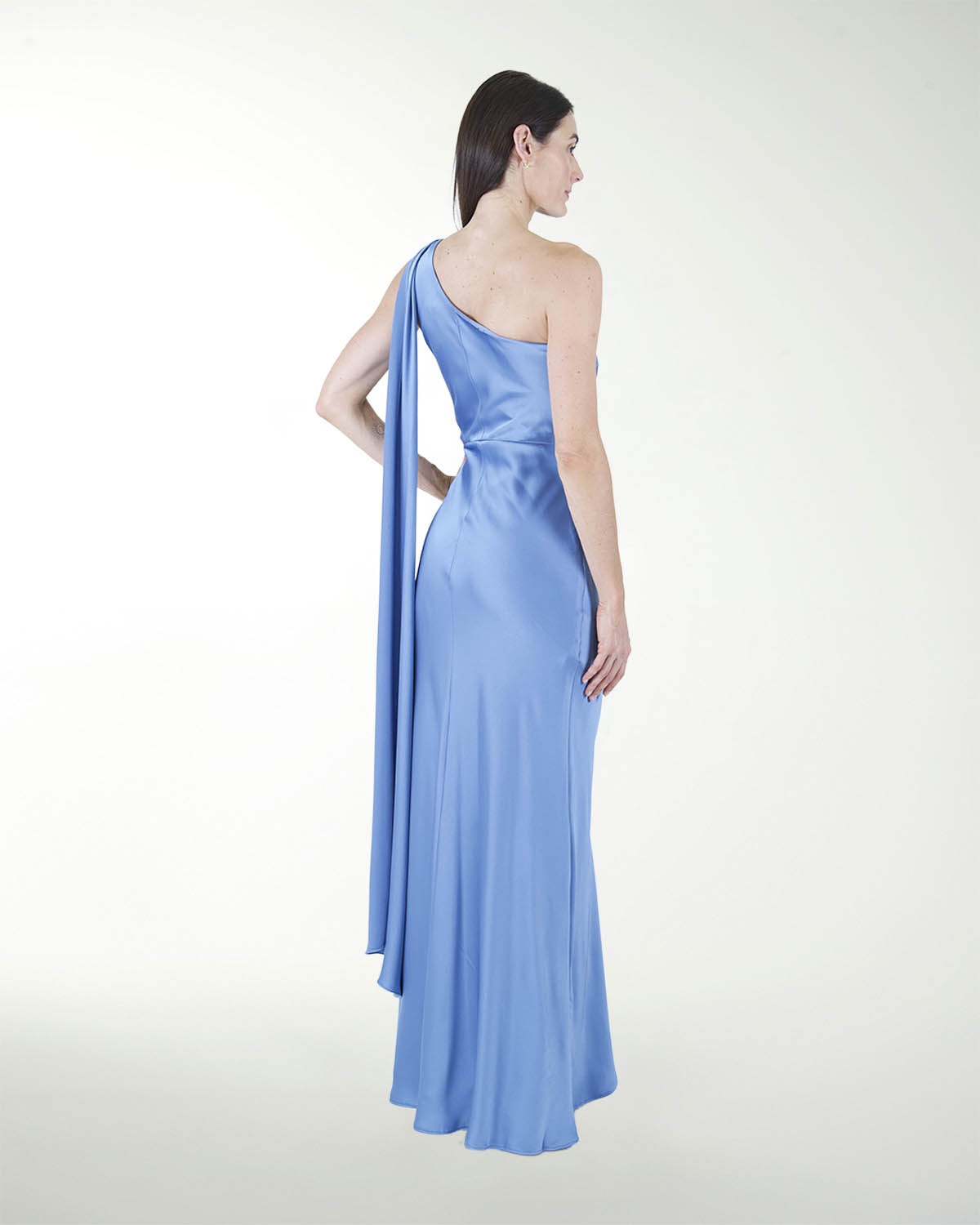 VESTIDO CL DE UN HOMBRO EN SATIN