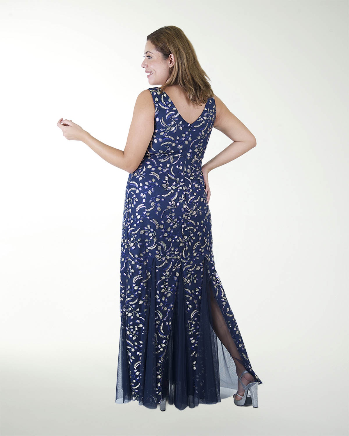 VESTIDO TE ESCOTE EN V CON GODETS