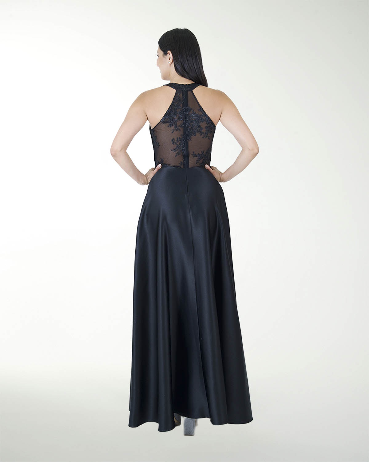 VESTIDO CL HALTER COMBINADO CON BORDADO