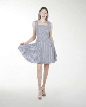 VESTIDO DA ESCOTE CUADRADO FALDA AMPLIA