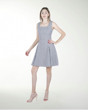 VESTIDO DA ESCOTE CUADRADO FALDA AMPLIA