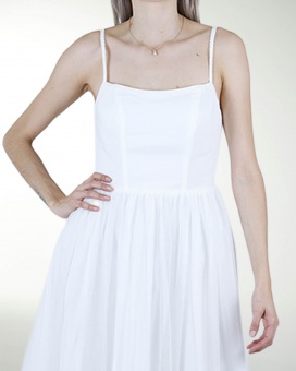 VESTIDO CC BLA CON MONOS EN FALDA