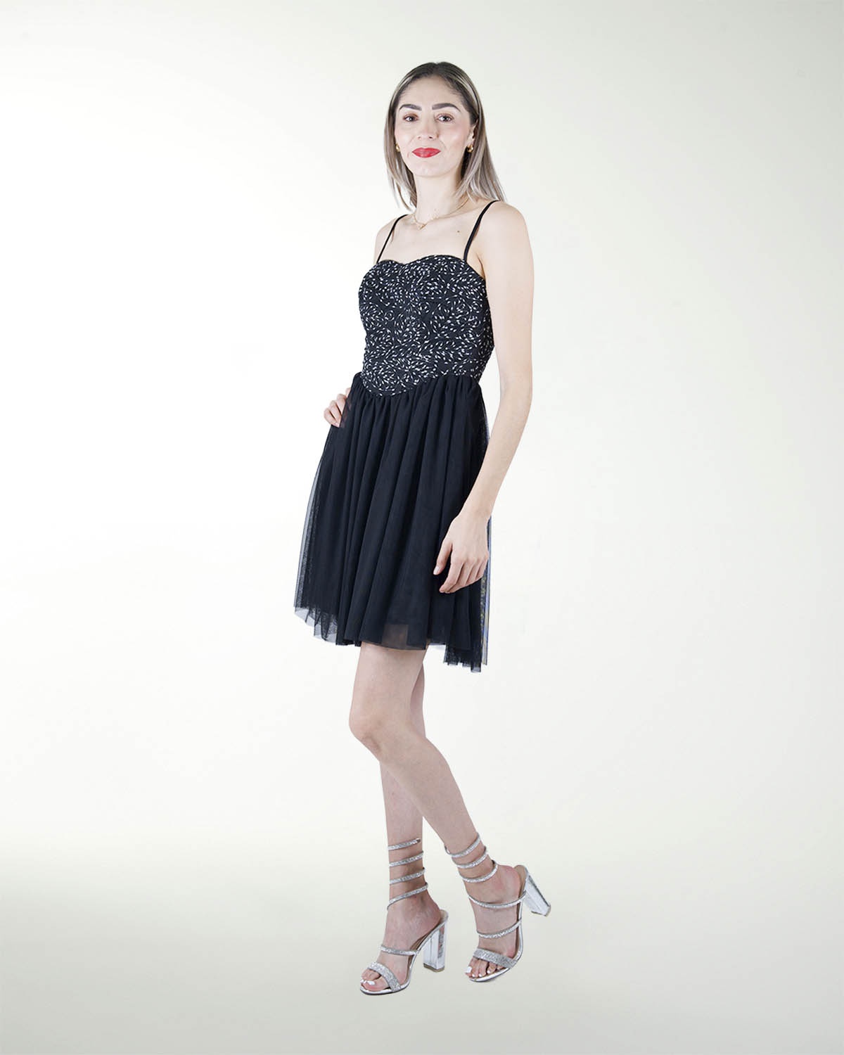 VESTIDO CC CON TELA BORDADA EN TALLE