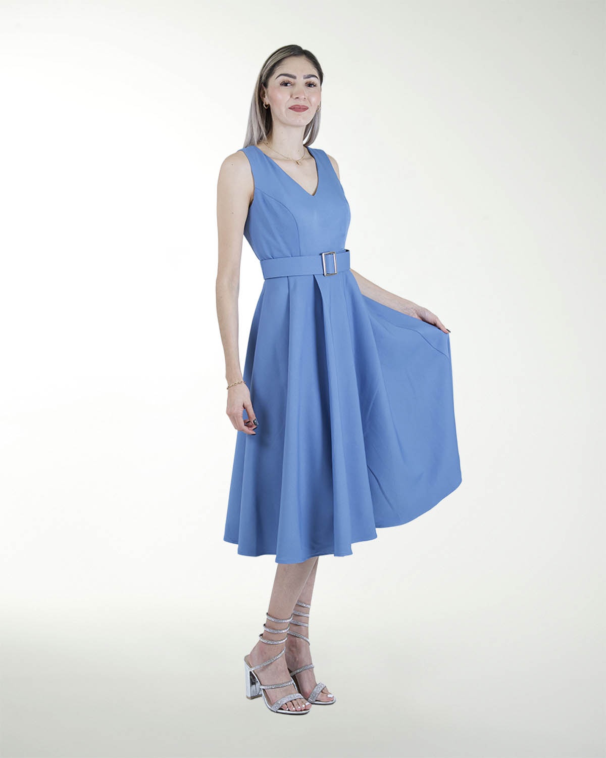 VESTIDO DA CON TABLONES ESCOTE EN V