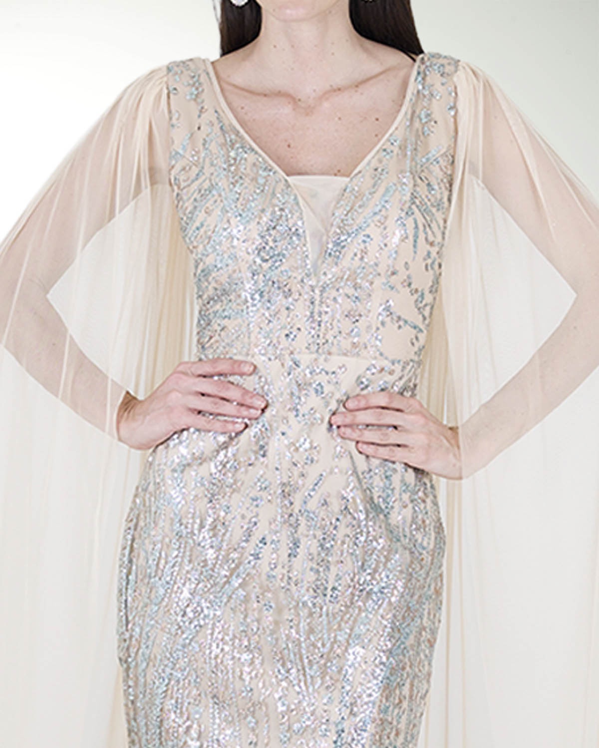 VESTIDO CL CON TRANSPARENCIA EN HOMBRO