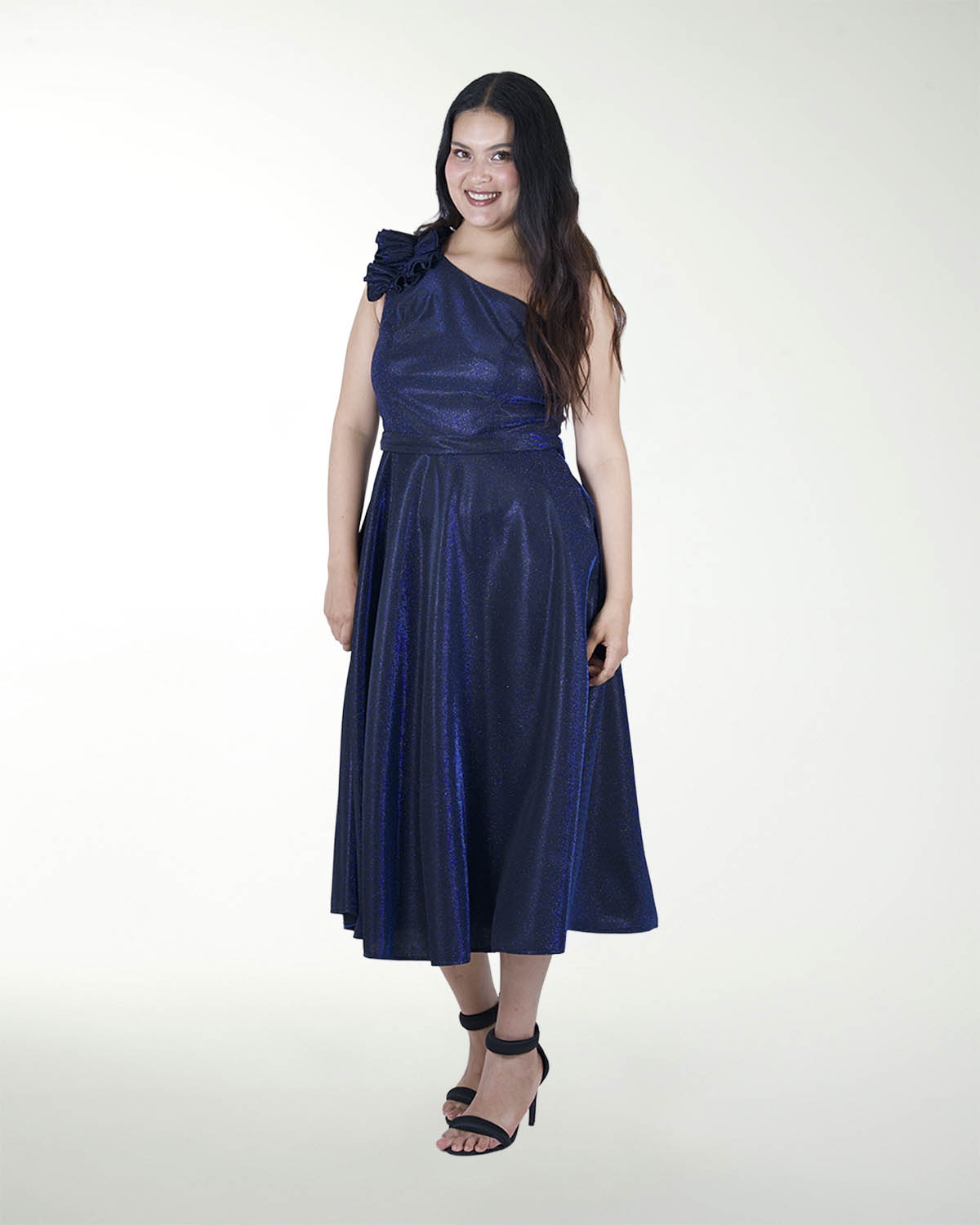 VESTIDO TE DE UN HOMBRO CON ADORNO