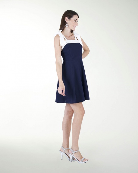 VESTIDO DA  CIRCULAR ESCOTE CUADRADO  CON MOÃOS