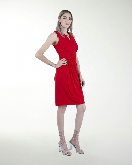 VESTIDO DA CON PLIEGUE EN EL COSTADO