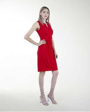 VESTIDO CASUAL CON PLIEGUE EN EL COSTADO