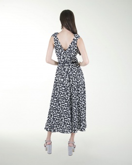 VESTIDO DA  CON MOÃOS EN HOMBROS