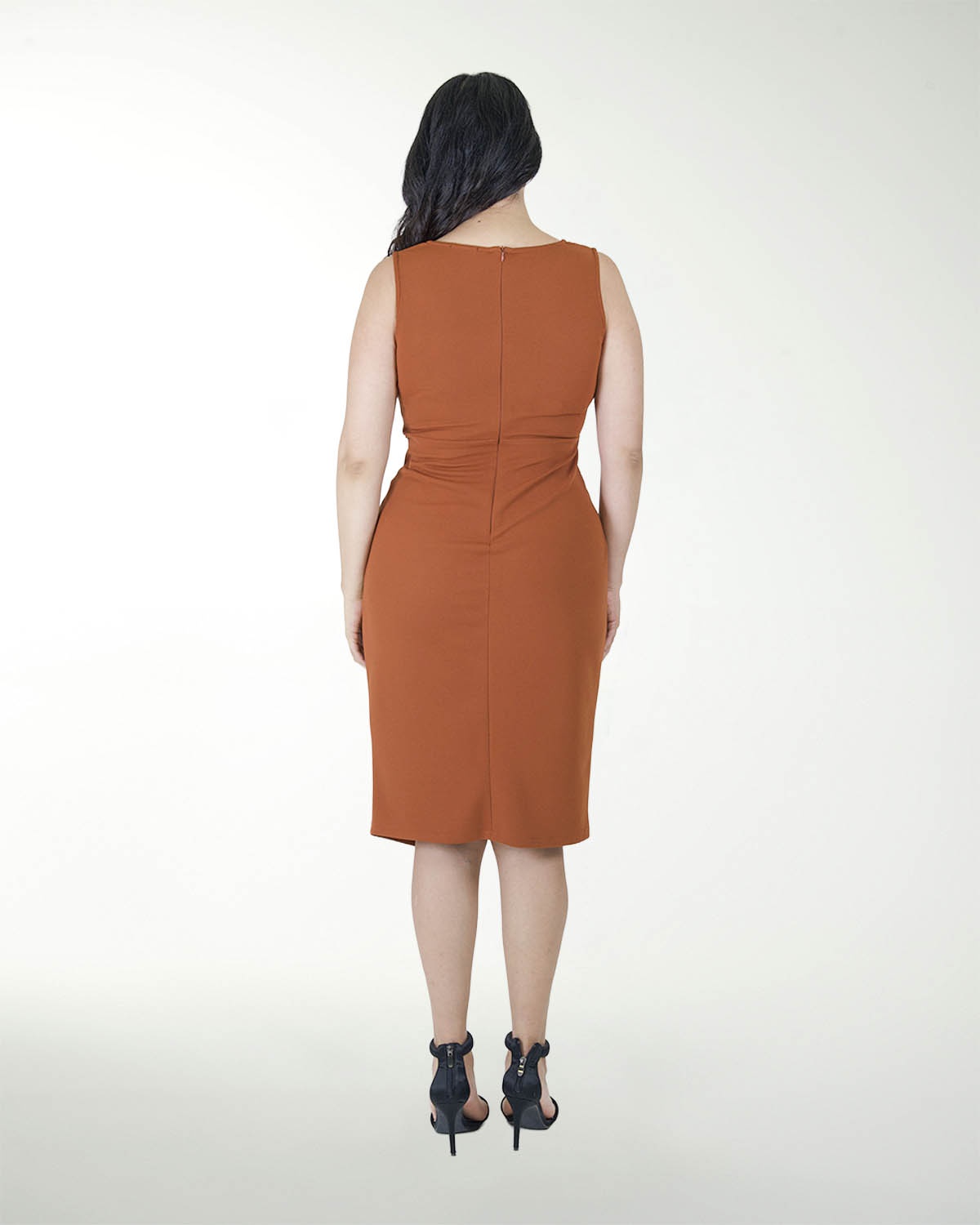 VESTIDO TV CON  CRUCE EN LA  FALDA
