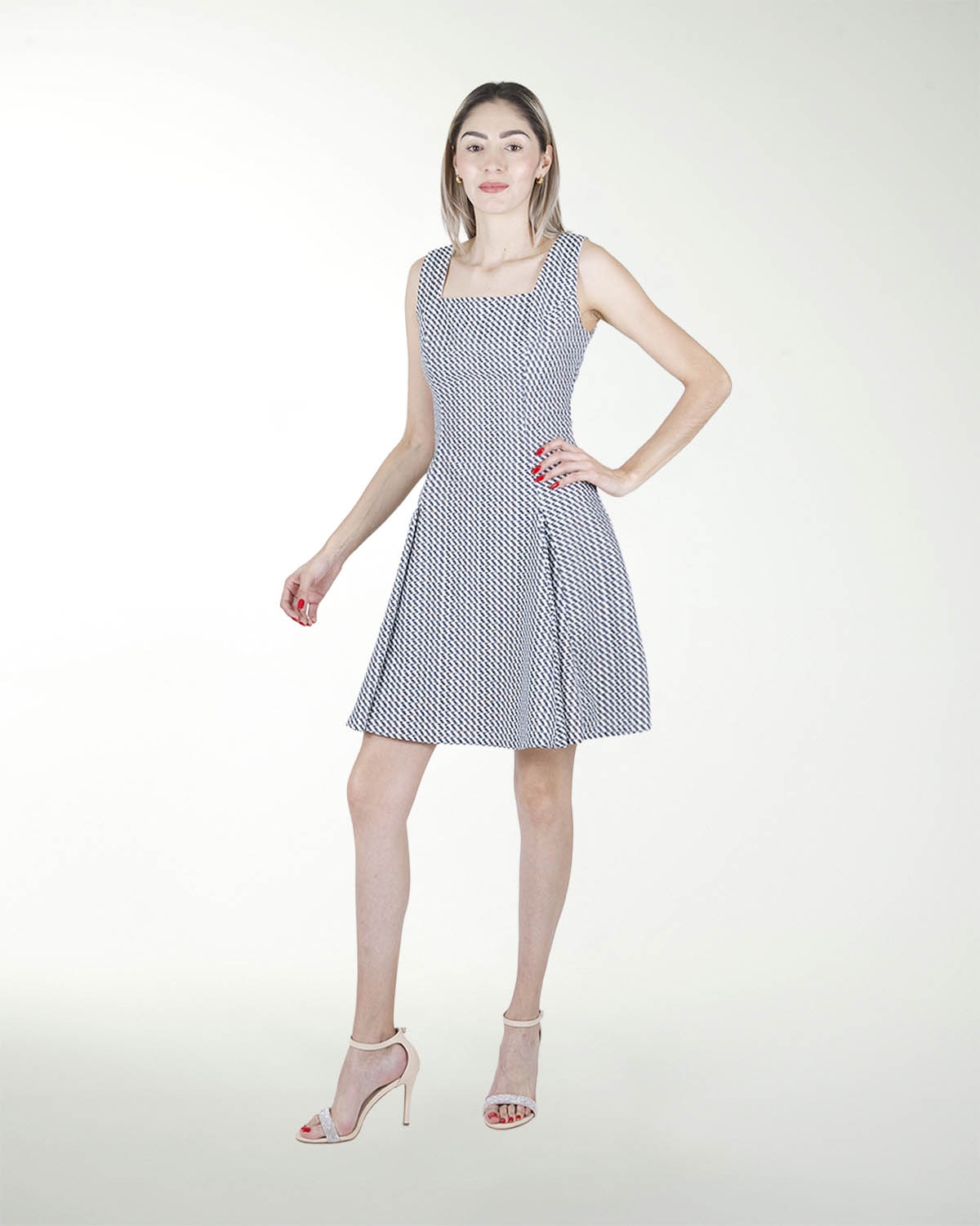 VESTIDO DA ESCOTE CUADRADO FALDA AMPLIA