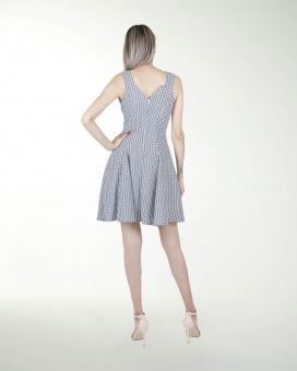 VESTIDO DA ESCOTE CUADRADO FALDA AMPLIA