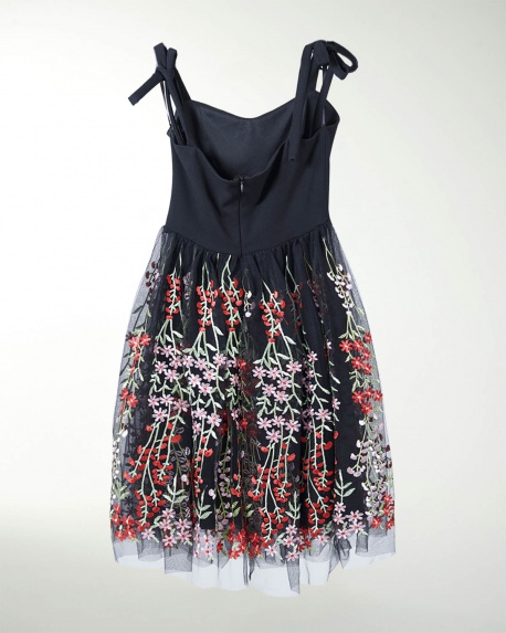VESTIDO NI FALDA BORDADA