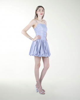 VESTIDO AN STRAPLESS PLISADO EN LA FALDA