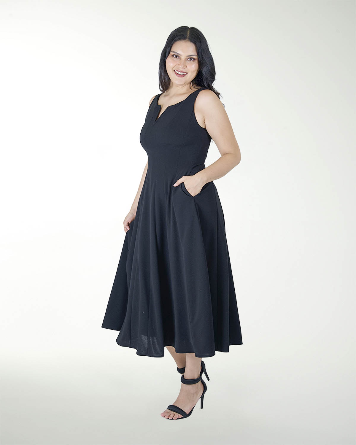 VESTIDO TV CON CORTES