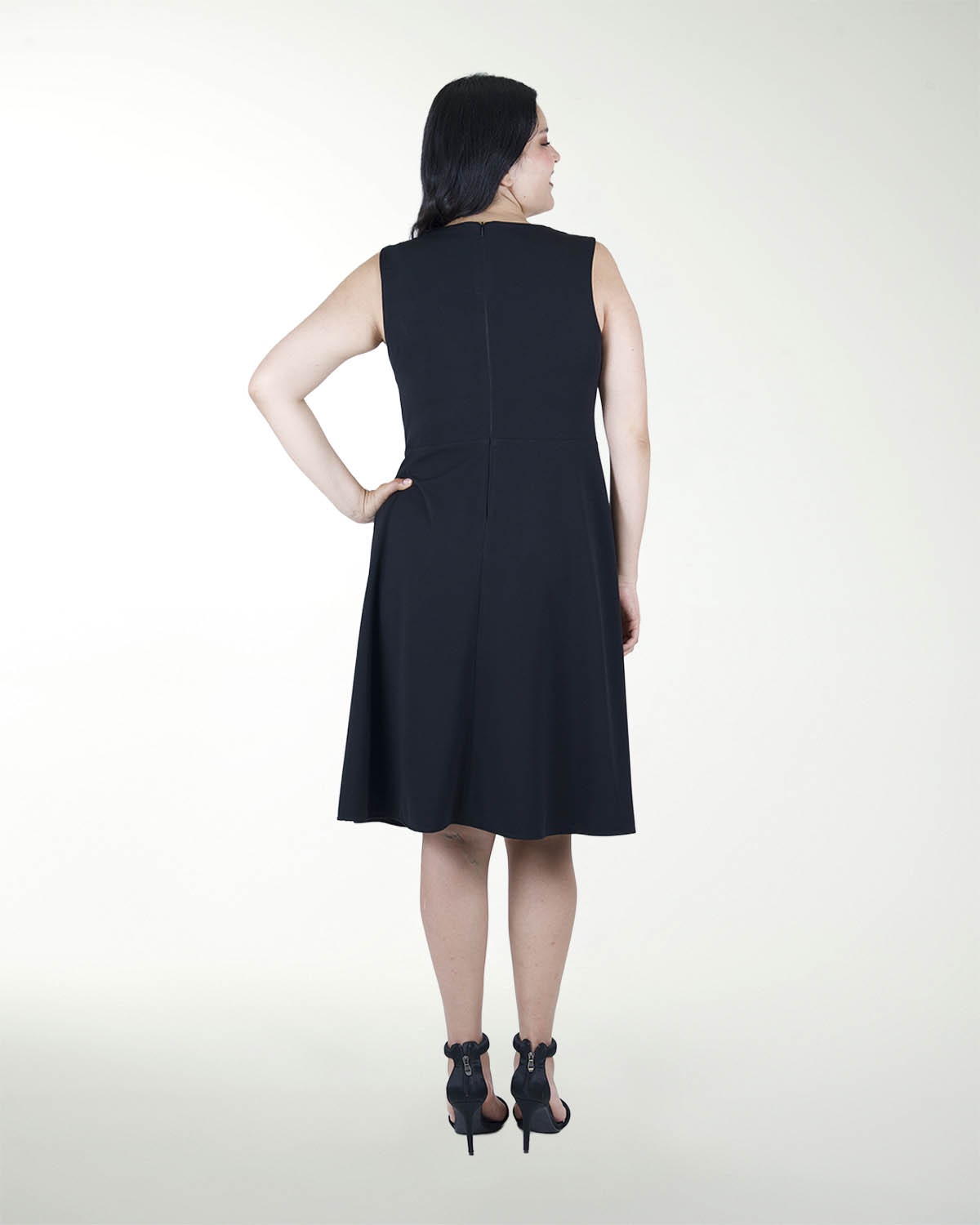 VESTIDO TV ESCOTE DIAGONAL CON VIVOS