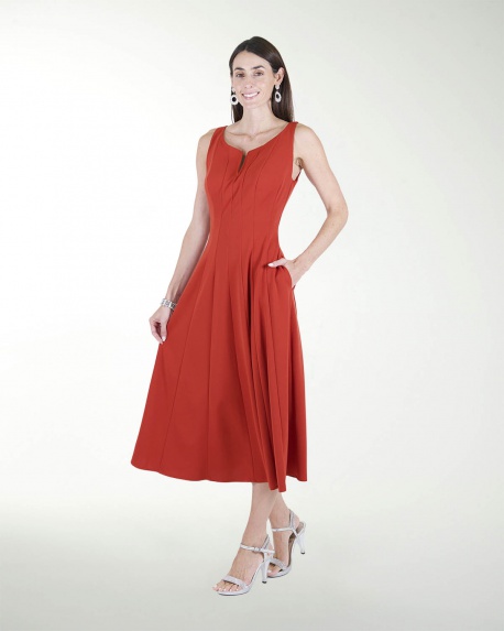 VESTIDO  CON CORTES ESCOTE  EN V