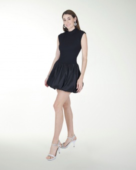 VESTIDO TIPO GLOBO CUELLO ALTO